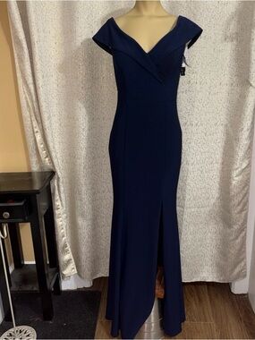 AQUA FORMAL Womens Navy Full Length Gown, NWT, Size 4 Bloomingdale’s Exclusive
